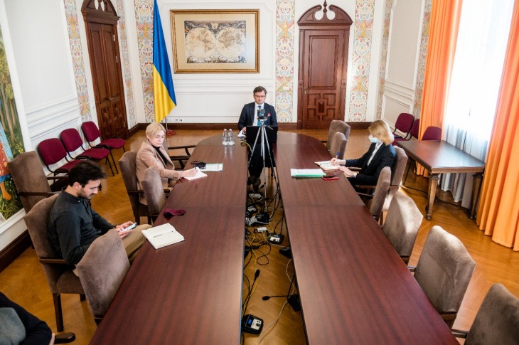 міністерство закордонних справ україни - дмитро кулеба взяв участь в онлайн-зустрічі міжнародної групи з координації допомоги жертвам рейсу ps752 міністерство закордонних справ україни - дмитро кулеба взяв участь в онлайн-зустрічі міжнародної групи з координації допомоги жертвам рейсу ps752
